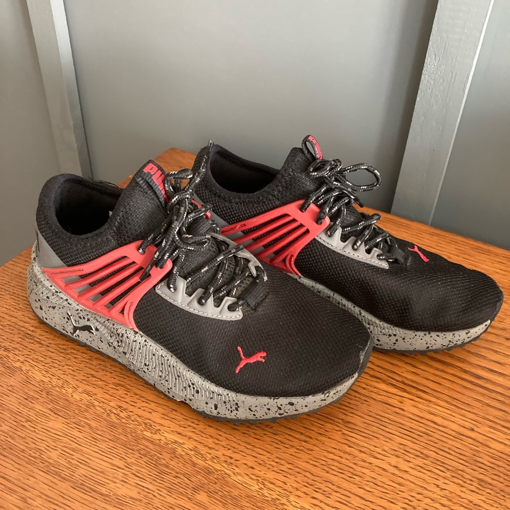 Boys Puma tennis shoes